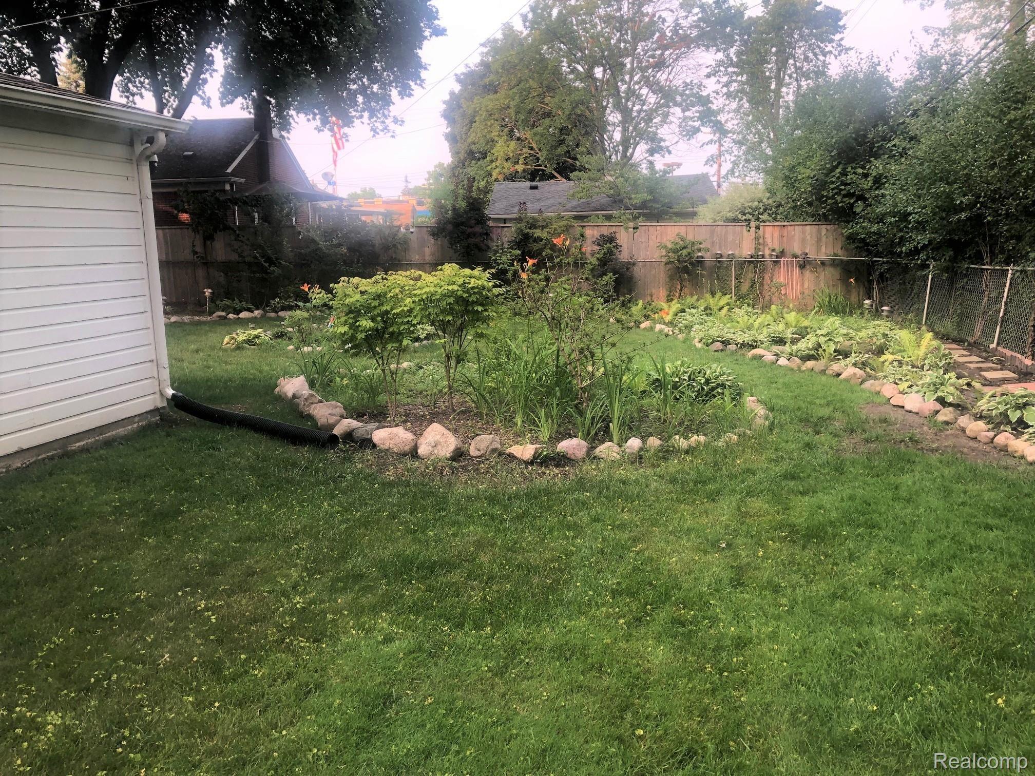 3625 Rockingham Road Royal Oak, MI 48073 - Photo 31 of 35 IMG_9769.jpg