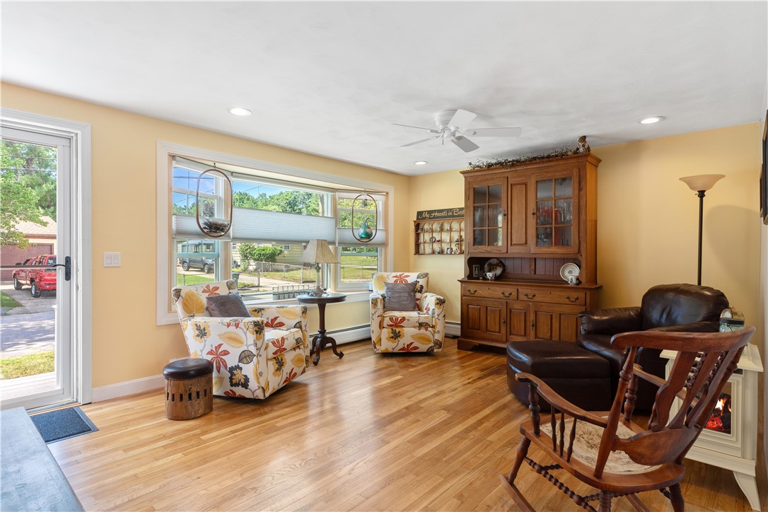 5 Tulip Road Coventry, RI 02816 - Photo 4 of 38