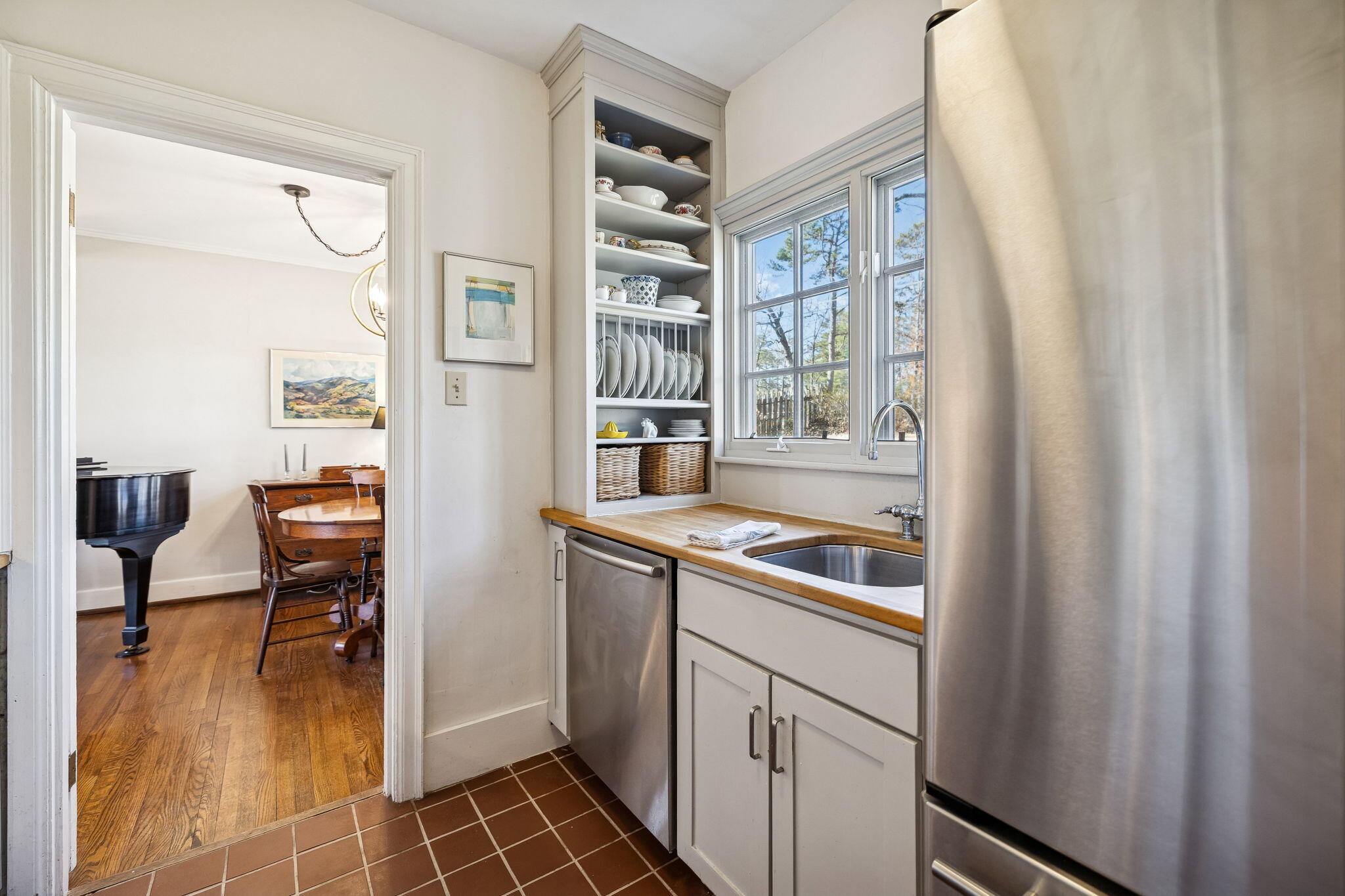 965 Signal Road Signal Mountain, TN 37377 - Photo 11 of 33 Open to Dining Area