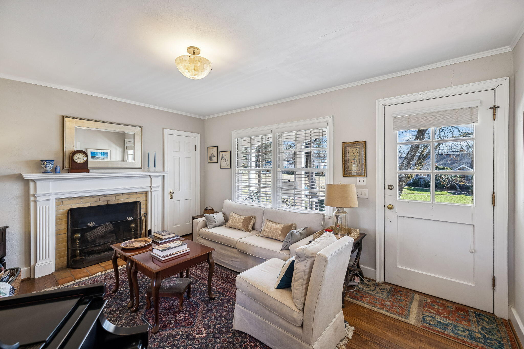 965 Signal Road Signal Mountain, TN 37377 - Photo 6 of 33 Living Room