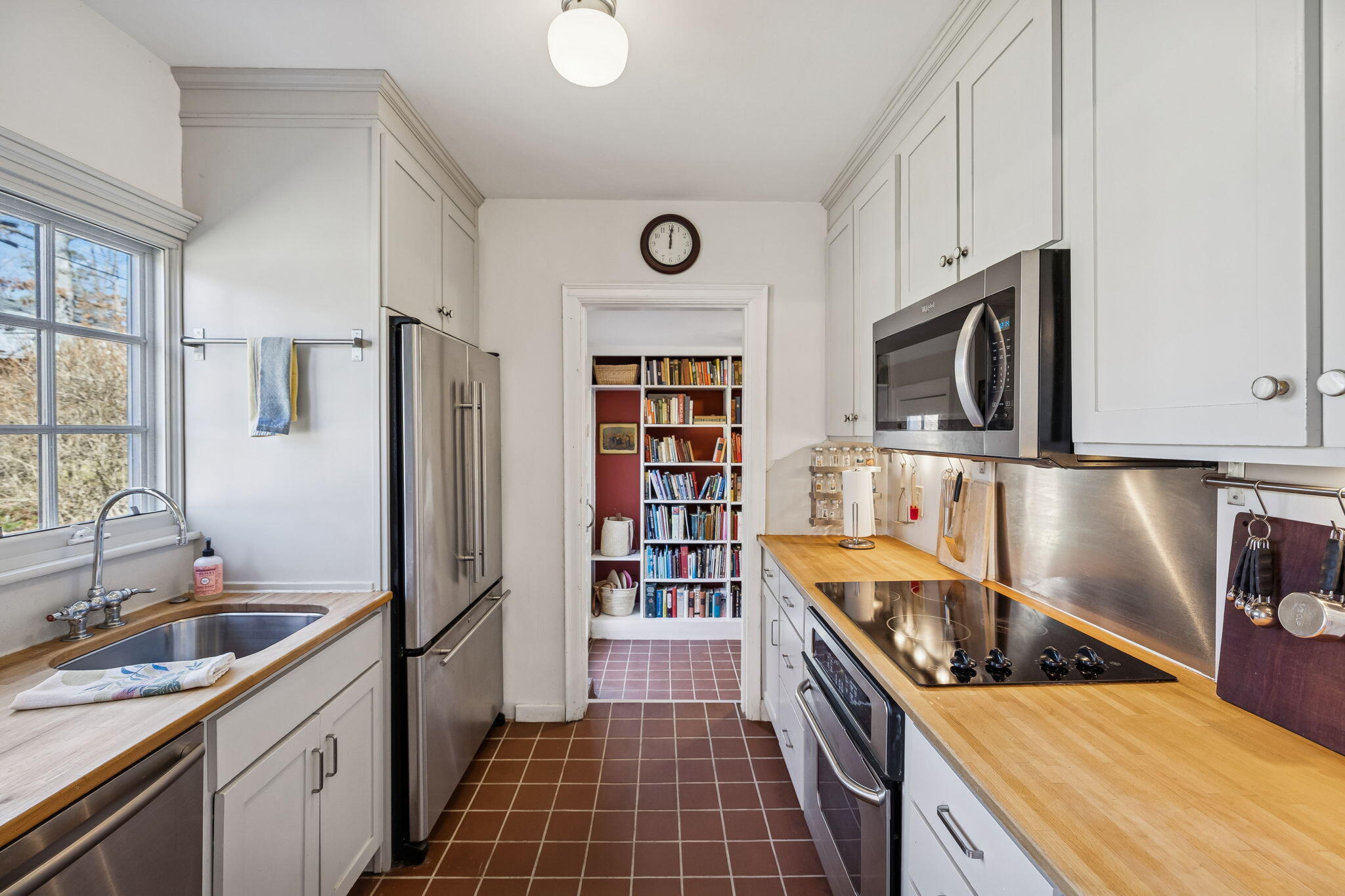 965 Signal Road Signal Mountain, TN 37377 - Photo 10 of 33 Updated Kitchen