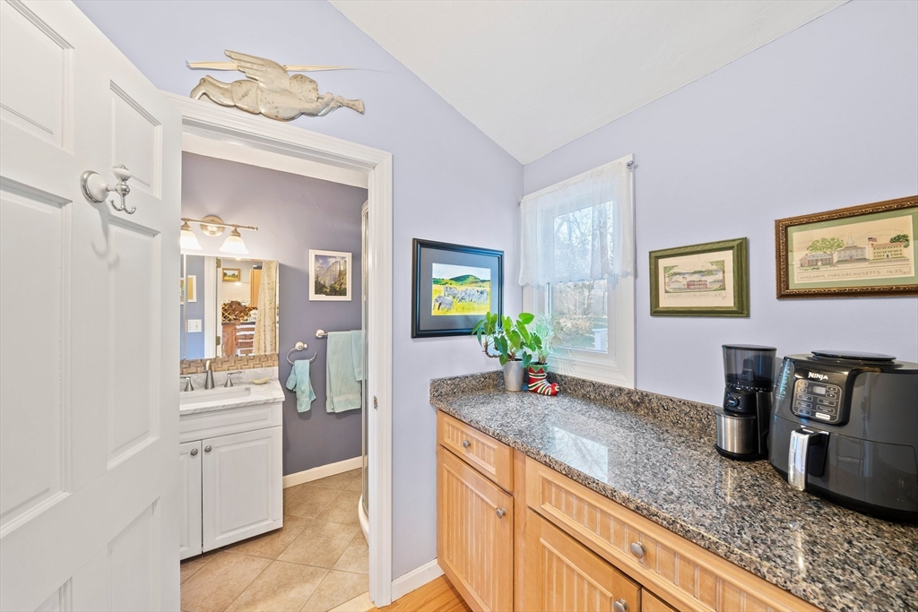 9 Carlton Road Marshfield, MA 02050 - Photo 12 of 42 Gallery Image 12
