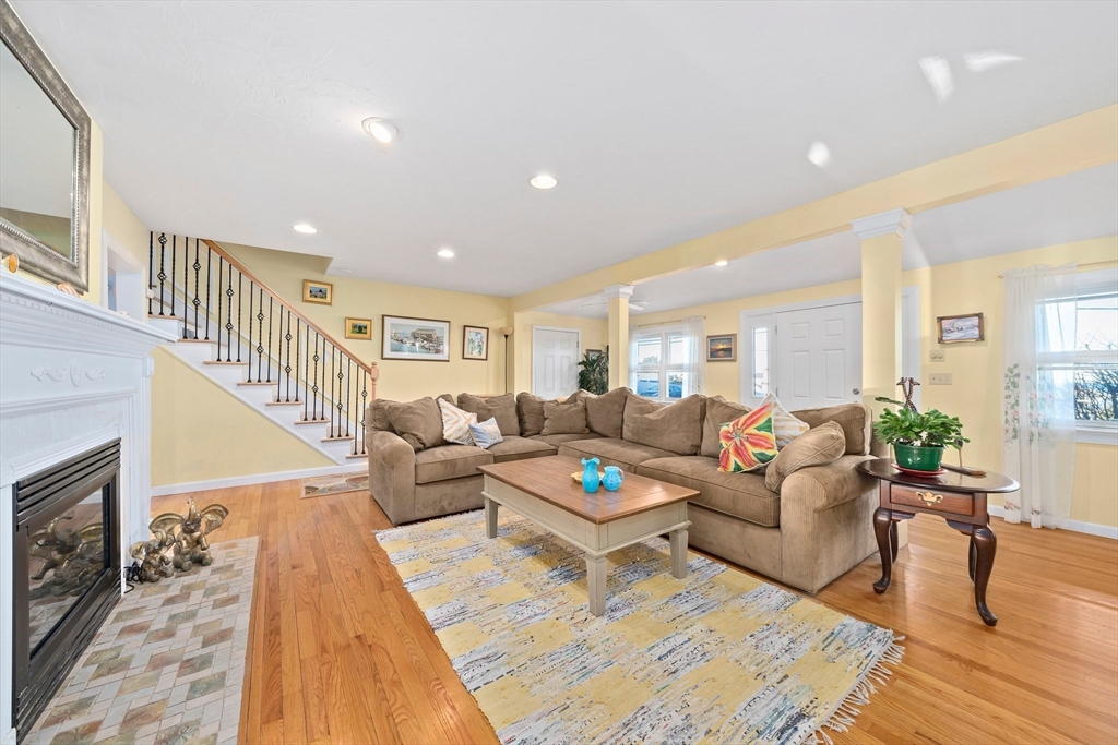 9 Carlton Road Marshfield, MA 02050 - Photo 4 of 42 Gallery Image 4