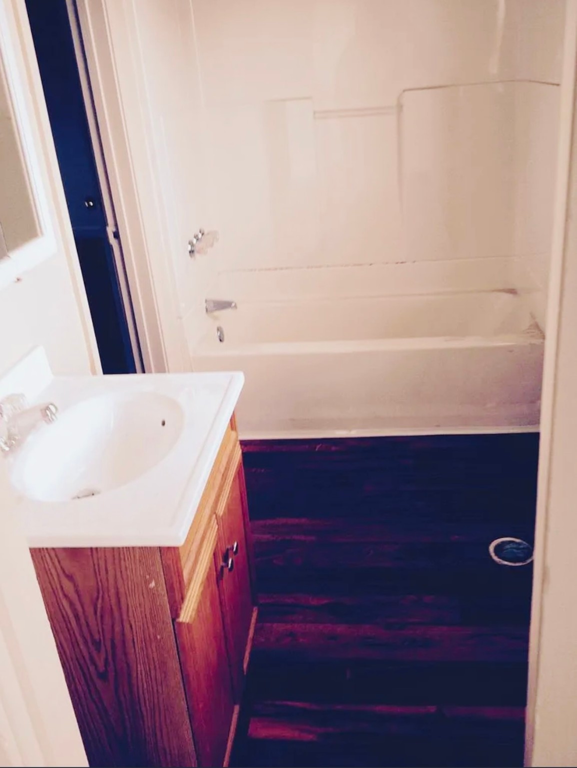 118 Robinson Road Oyster Creek, TX 77541 - Photo 4 of 8 a bathroom with a bathtub