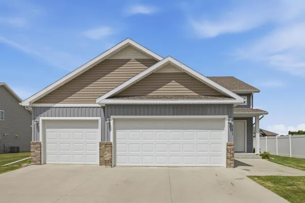 $409,000 | 6073 Autumn Drive South, Fargo, ND 58104