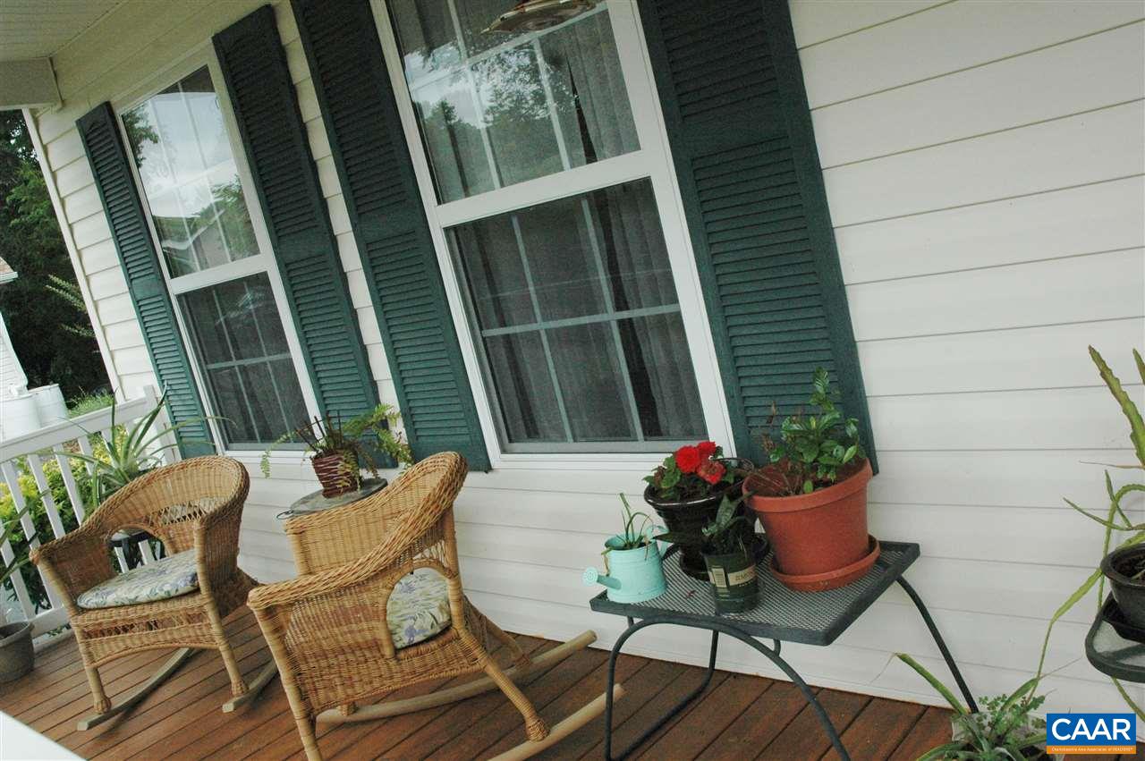 696 Valley View Road Ruckersville, VA 22968 - Photo 17 of 32 a balcony with table and chairs