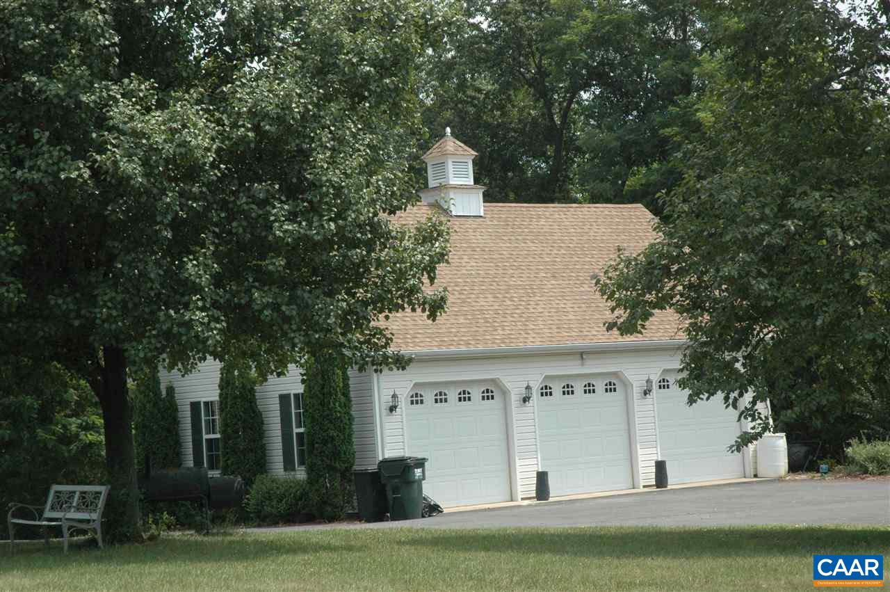 696 Valley View Road Ruckersville, VA 22968 - Photo 2 of 32 a front view of a house with a garden