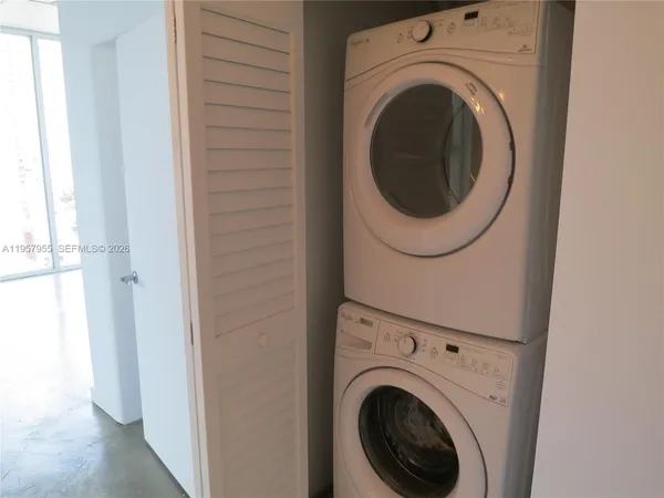 $3,100 | 151 Southeast 1st Street, Unit 1902, Miami, FL 33131