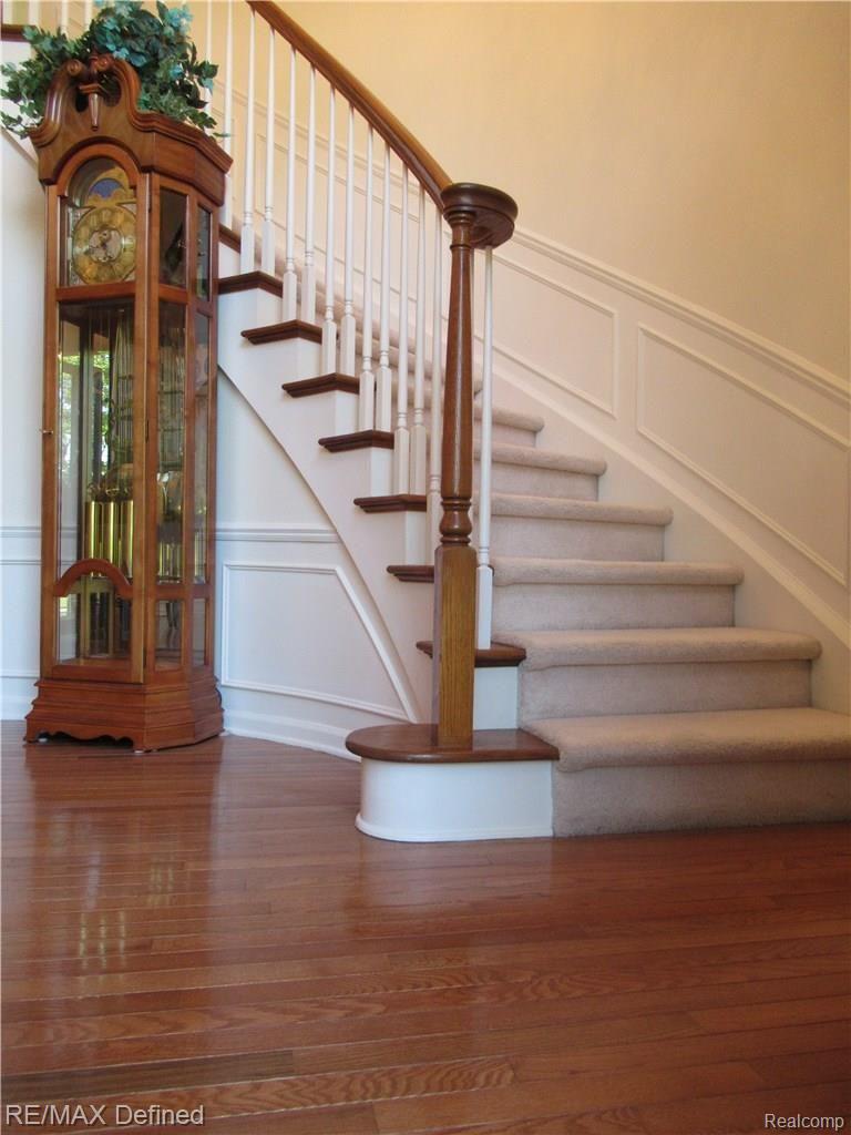 4963 Manchester Court Rochester, MI 48306 - Photo 3 of 31 Oak Foyer