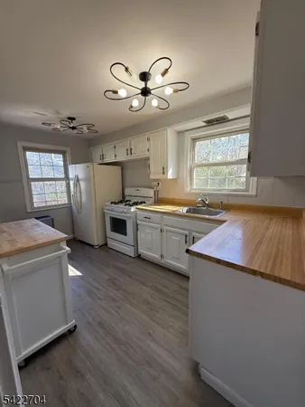 $3,400 | 429 Brookside Drive, Roselle, NJ 07203