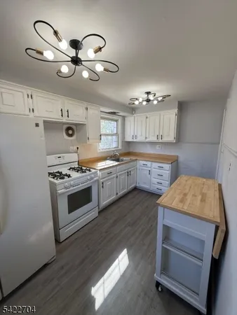 $3,400 | 429 Brookside Drive, Roselle, NJ 07203