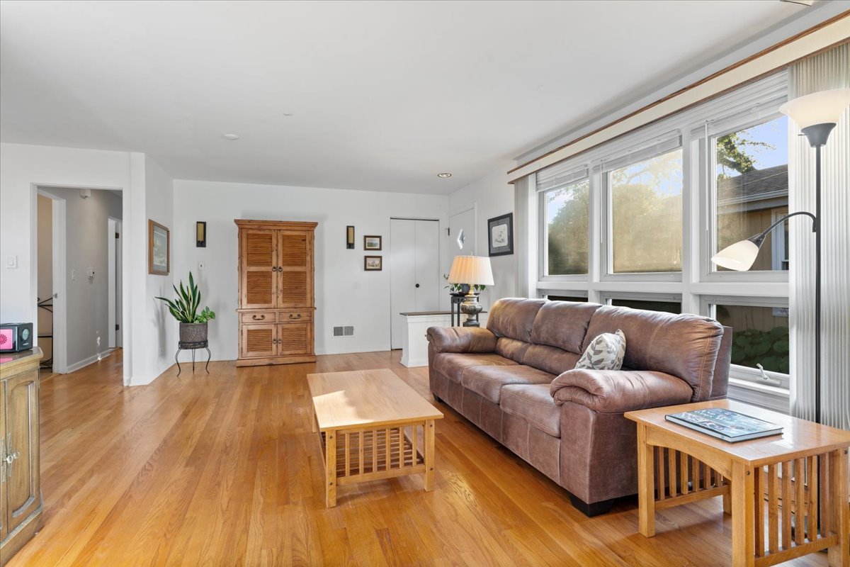 4443 Church Street Skokie, IL 60076 - Photo 5 of 21