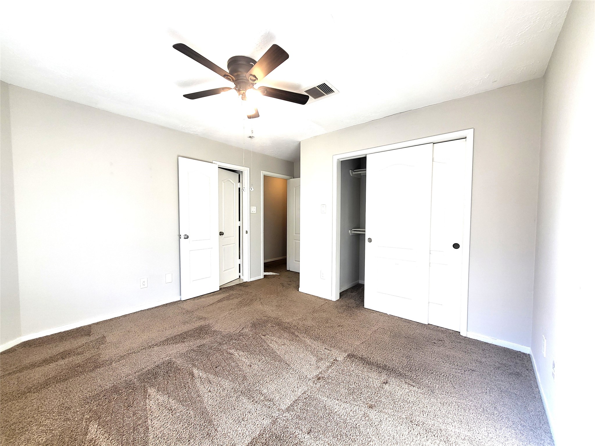 7415 Hollister Ridge Houston, TX 77040 - Photo 28 of 36 a view of a livingroom with a ceiling fan & window