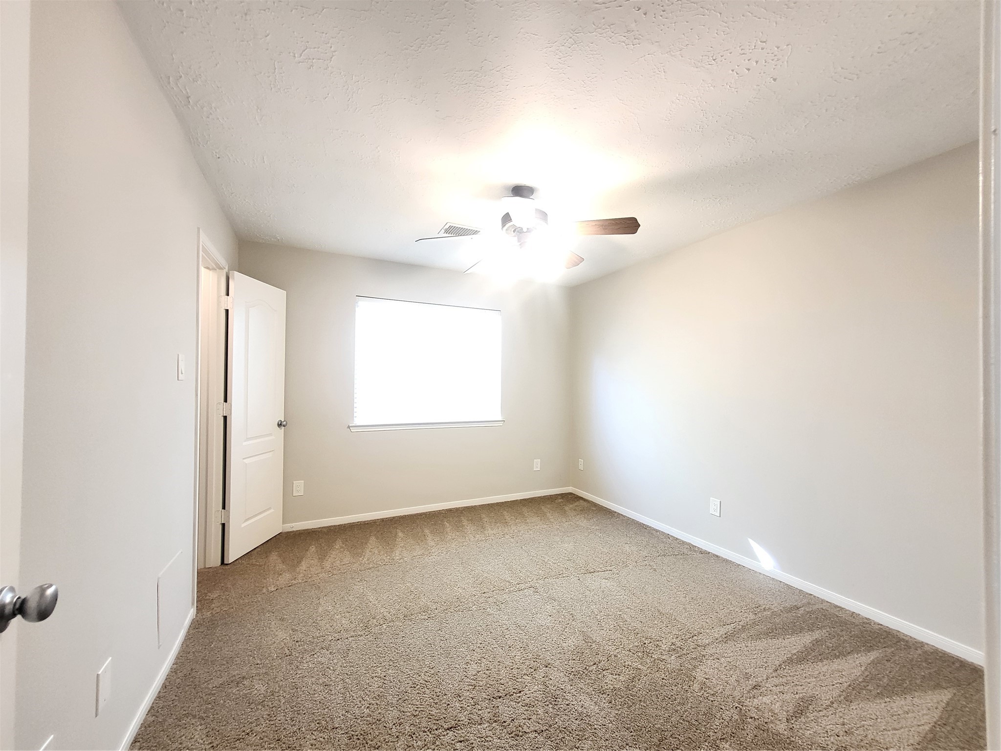 7415 Hollister Ridge Houston, TX 77040 - Photo 33 of 36 an empty room with a window