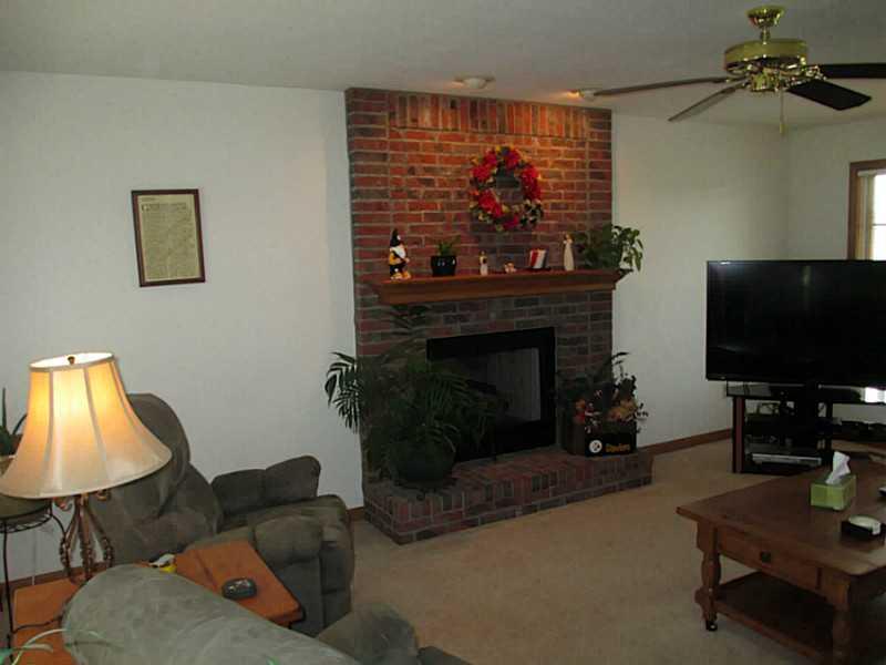 452 Holyoke Road Butler, PA 16001 - Photo 3 of 25 Living Room.