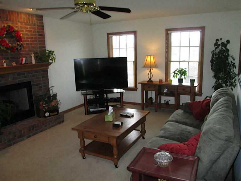 452 Holyoke Road Butler, PA 16001 - Photo 4 of 25 Living Room.