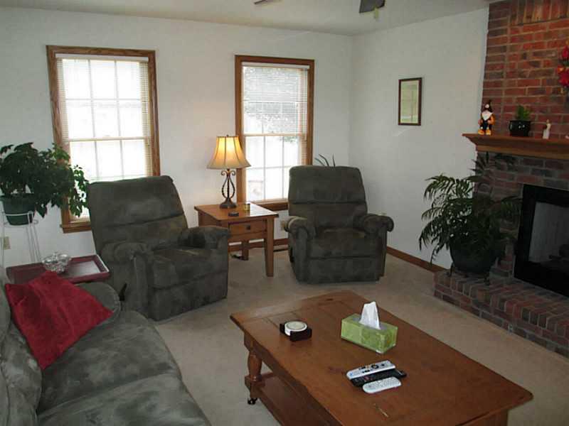 452 Holyoke Road Butler, PA 16001 - Photo 5 of 25 Living Room.