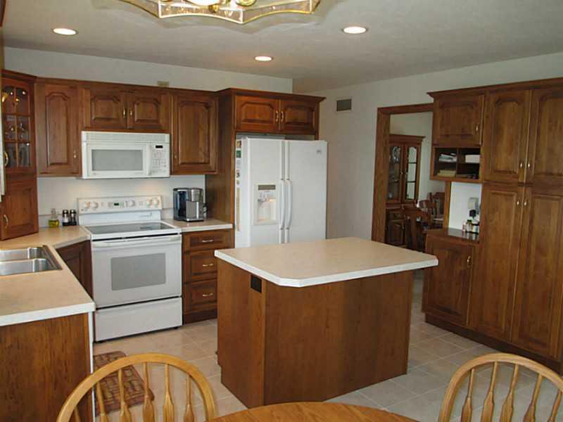 452 Holyoke Road Butler, PA 16001 - Photo 8 of 25 Kitchen.