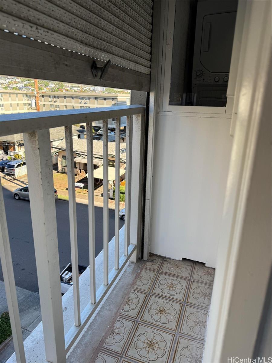 1226 Alexander Street, Unit 505 Honolulu, HI 96826 - Photo 13 of 24 a view of an entryway