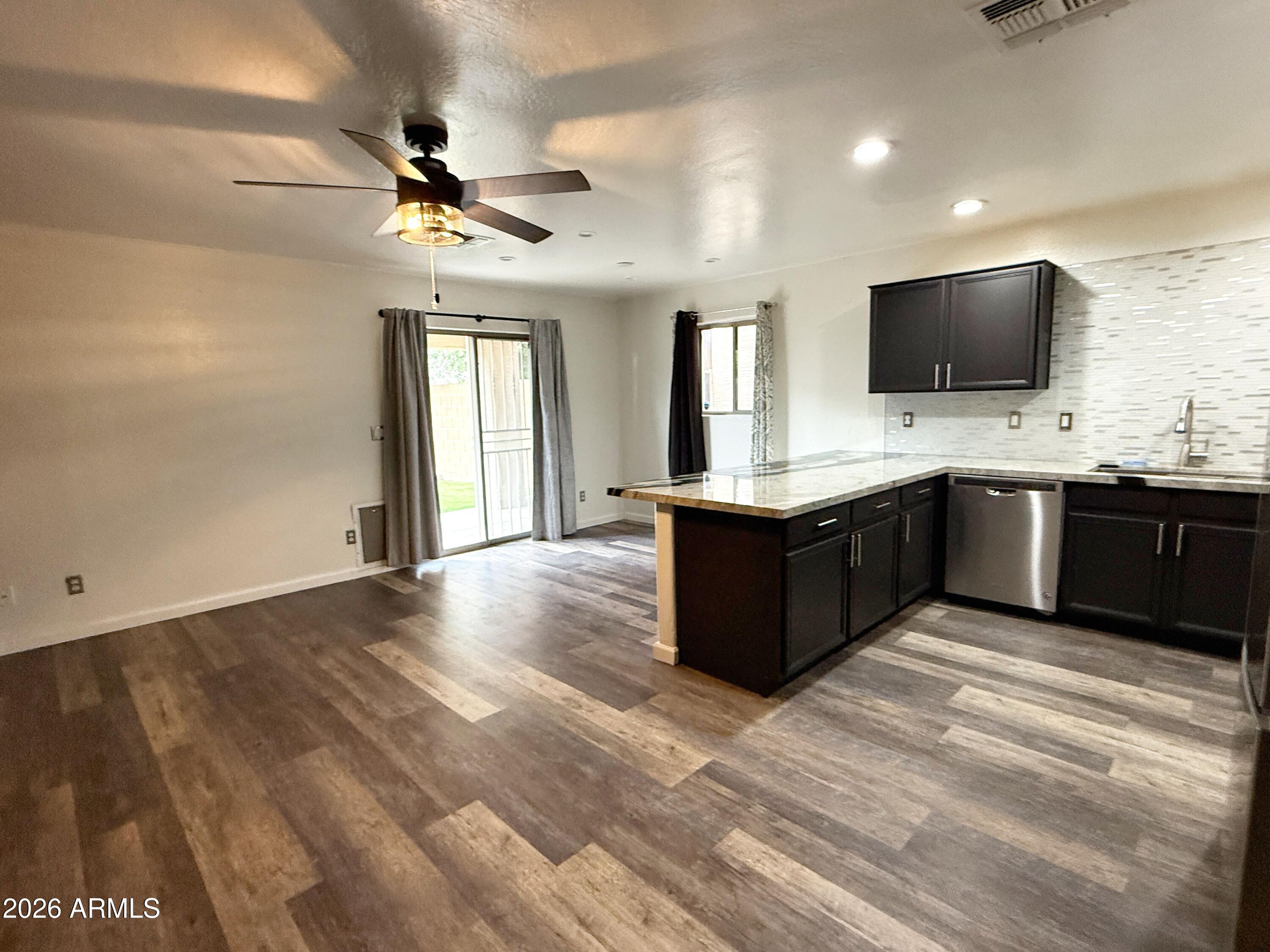 15634 North 29th Way Phoenix, AZ 85032 - Photo 3 of 20 IMG_2125