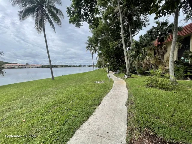 $200,000 | 840 Northeast 199th Street, Unit 208B, Miami, FL 33179