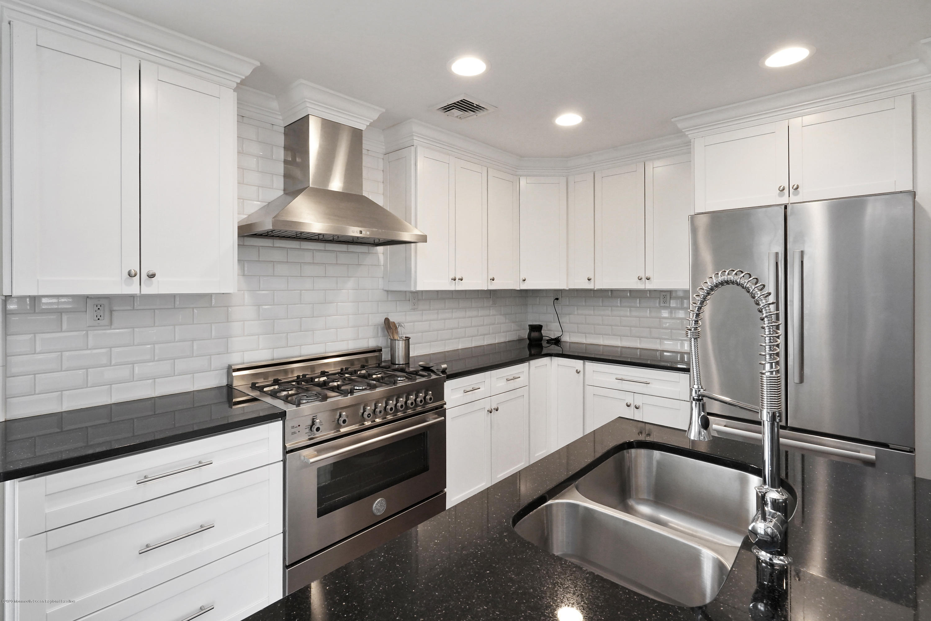 1601 Martin Road Neptune, NJ 07753 - Photo 10 of 34 DSC03942