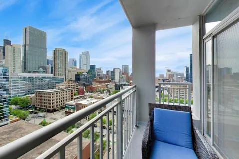$350,000 | 600 North Dearborn Street, Unit 1502, Chicago, IL 60654