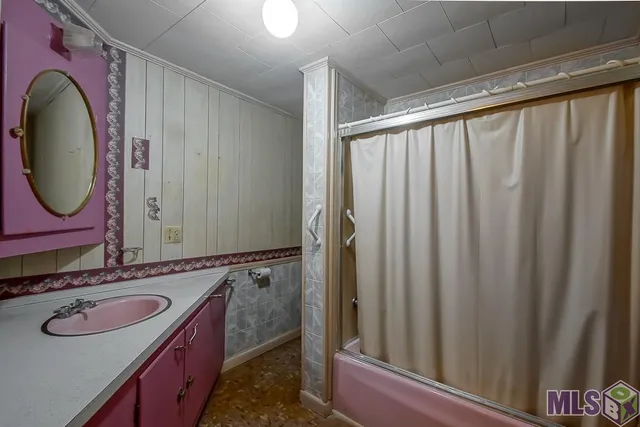 $225,000 | 11837 East Subdivision Road, Port Allen, LA 70767