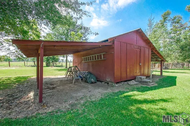 $225,000 | 11837 East Subdivision Road, Port Allen, LA 70767