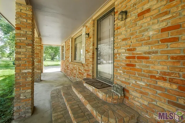 $225,000 | 11837 East Subdivision Road, Port Allen, LA 70767