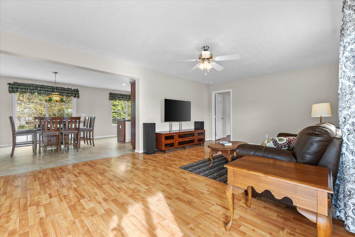 06-263 Sunny Field Rd-6