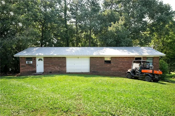a view of outdoor space yard and porch