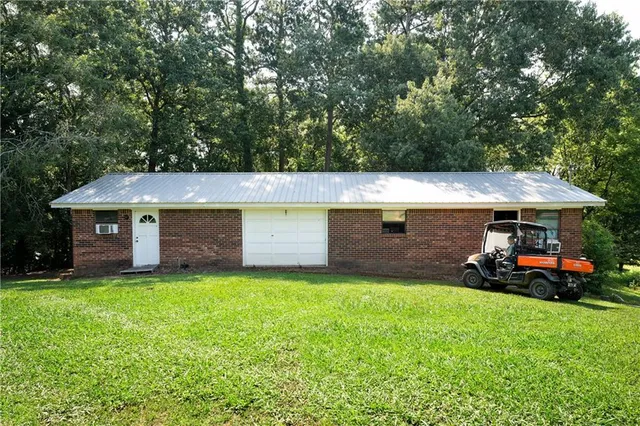 a view of outdoor space yard and porch