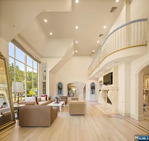 $3,596,000 | 23 Hunter Ridge, Woodcliff Lake, NJ 07677