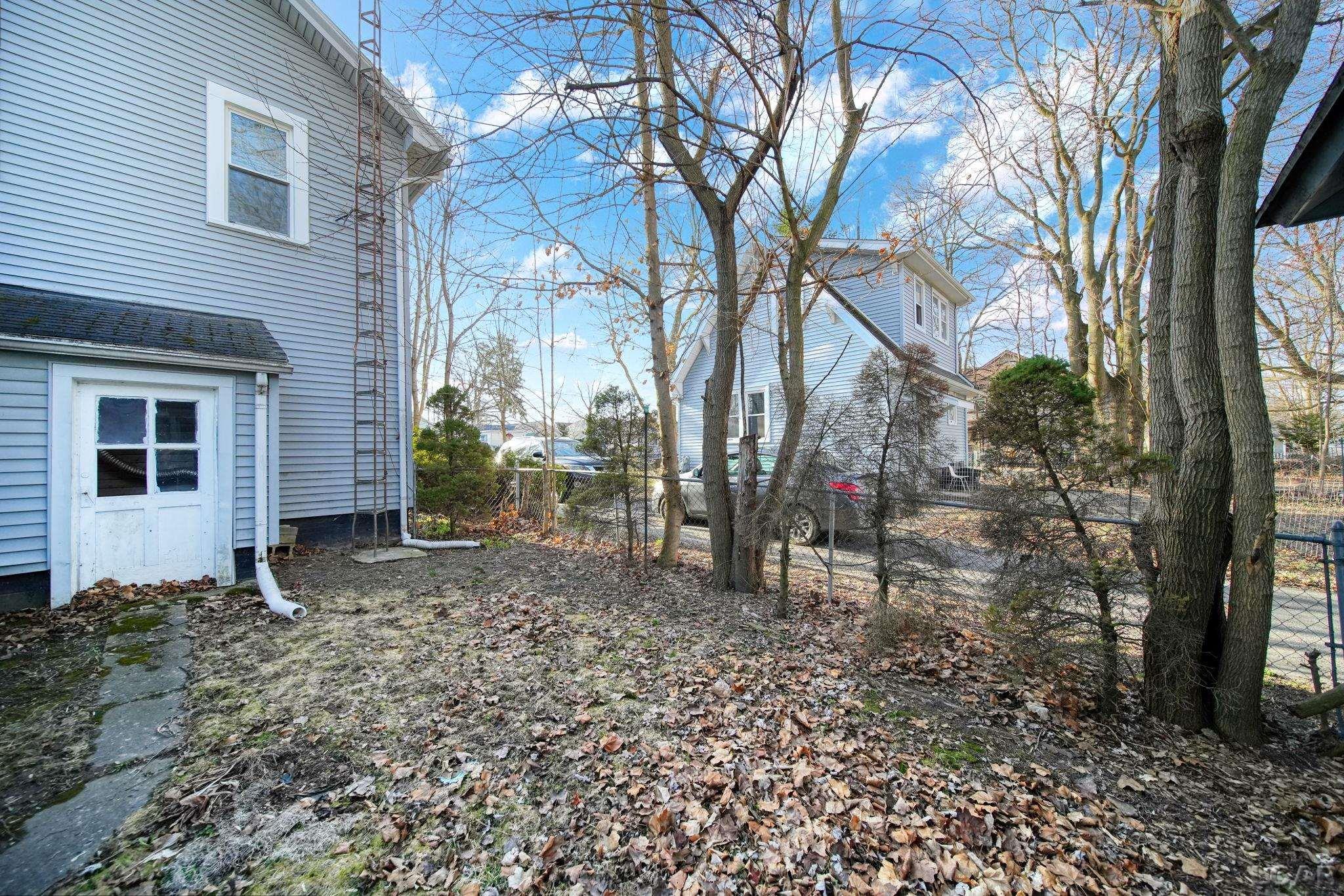 623 North Locust Street Adrian, MI 49221 - Photo 23 of 38 50169647-632a8779-396f-4910-8c3d-47fd1b3f0728.JPG
