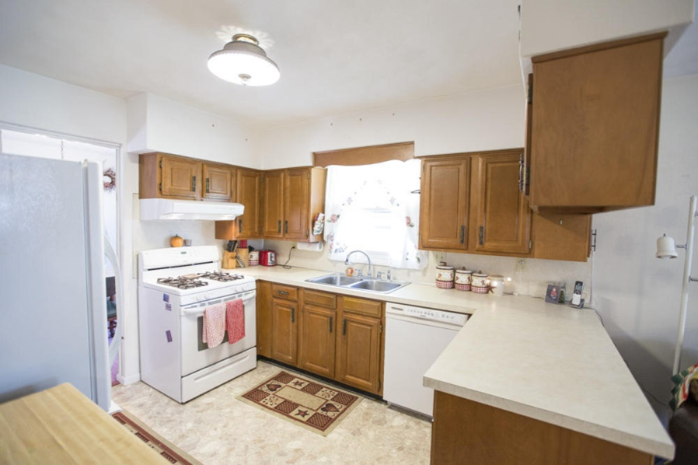 2202 Ruth Court Niles, MI 49120 - Photo 3 of 31 Kitchen
