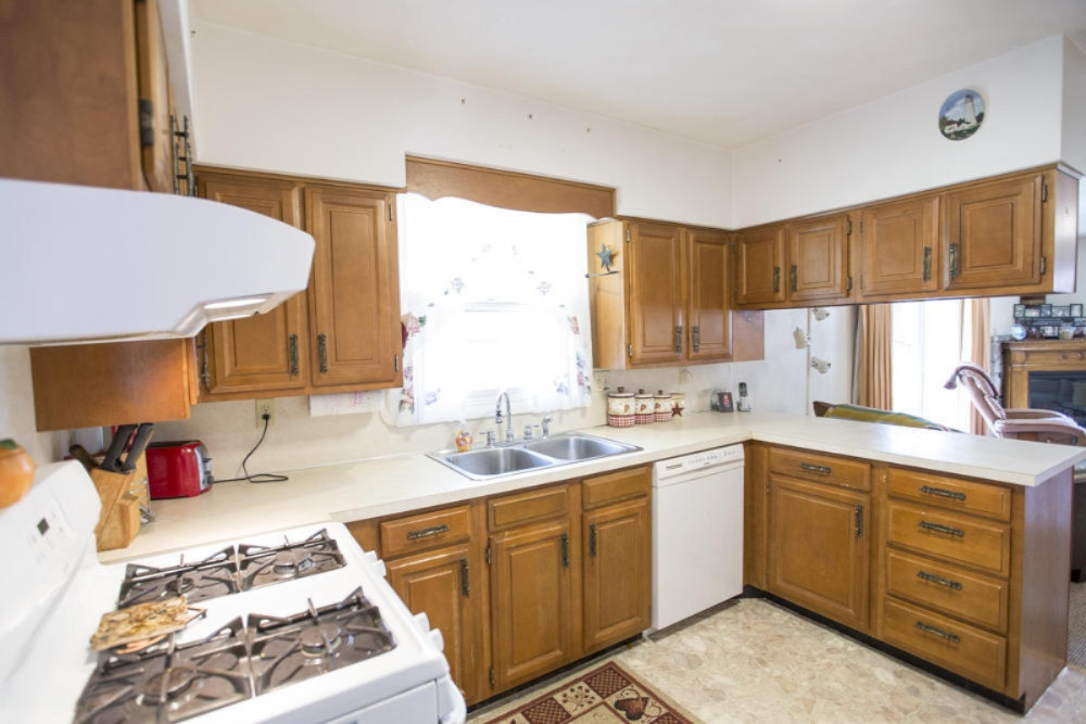 2202 Ruth Court Niles, MI 49120 - Photo 5 of 31 Kitchen 3