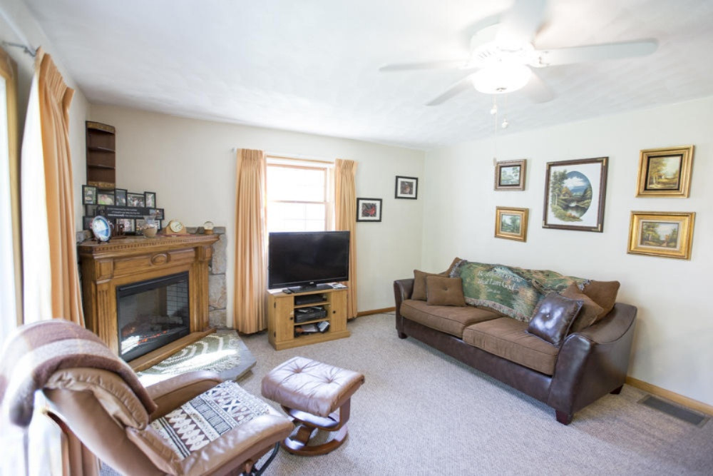 2202 Ruth Court Niles, MI 49120 - Photo 7 of 31 Family room 2