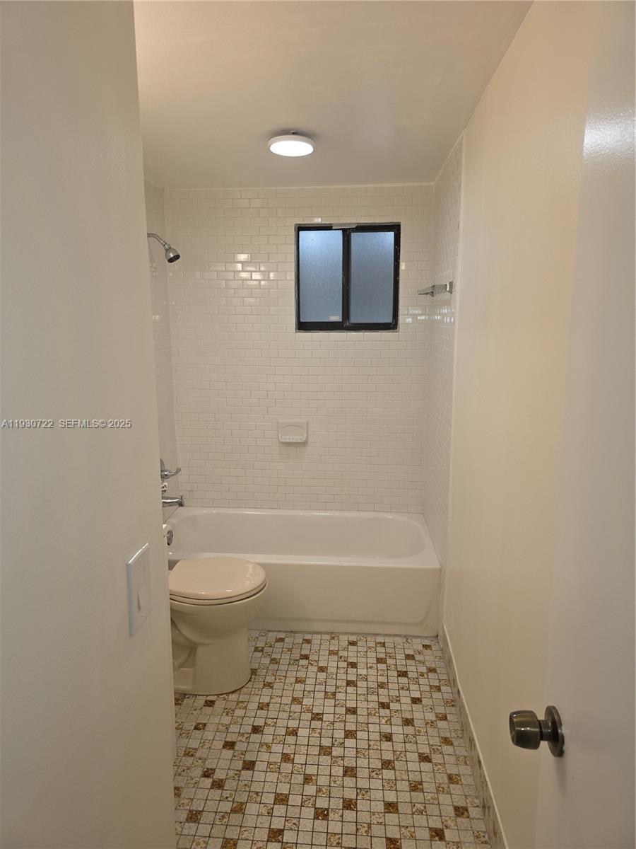 8075 Southwest 107th Avenue, Unit 210 Miami, FL 33173 - Photo 13 of 33 GUEST BATHROOM