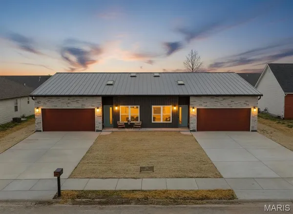 $285,000 | 160 B Field Crossing Drive, Highland, IL 62249