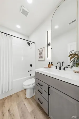 $285,000 | 160 B Field Crossing Drive, Highland, IL 62249