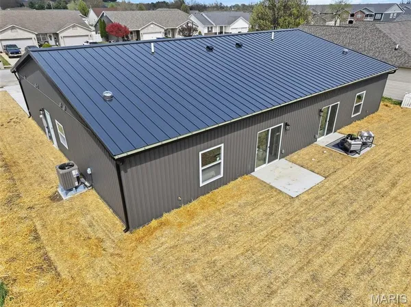 $285,000 | 160 B Field Crossing Drive, Highland, IL 62249