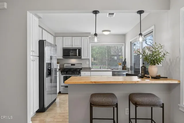 $549,500 | 25702 Vista Fairways Drive, Valencia, CA 91355