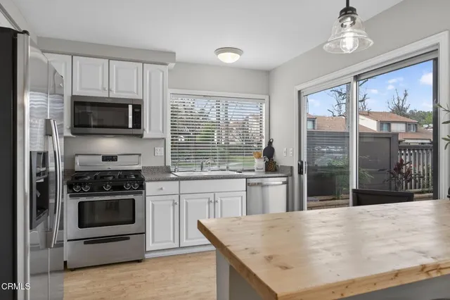 $549,500 | 25702 Vista Fairways Drive, Valencia, CA 91355