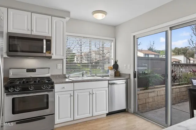 $549,500 | 25702 Vista Fairways Drive, Valencia, CA 91355