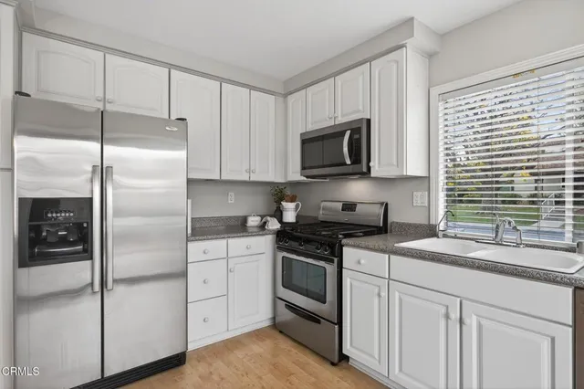 $549,500 | 25702 Vista Fairways Drive, Valencia, CA 91355