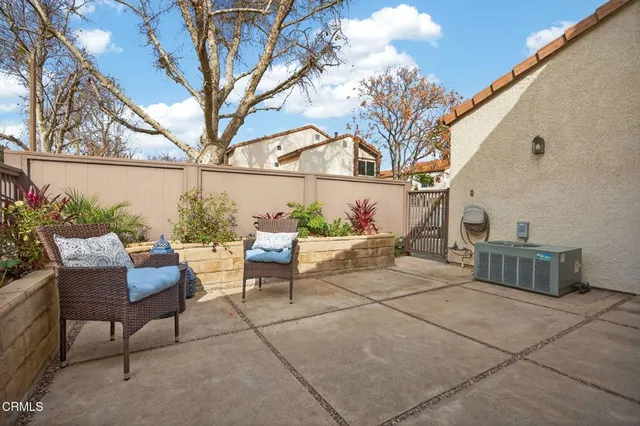 $549,500 | 25702 Vista Fairways Drive, Valencia, CA 91355