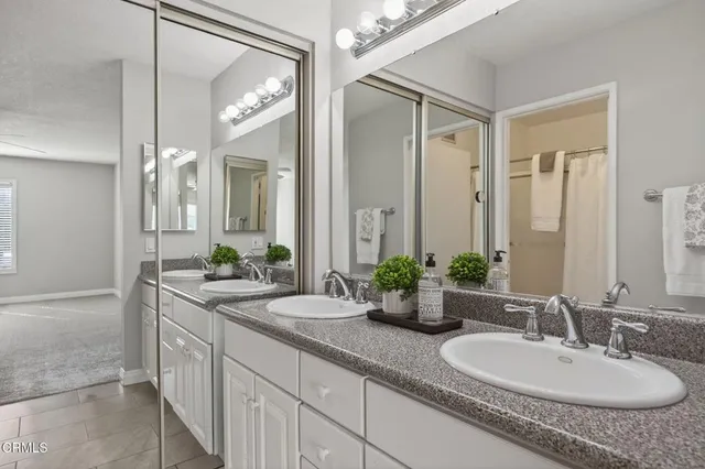 $549,500 | 25702 Vista Fairways Drive, Valencia, CA 91355