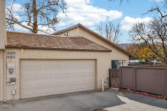$549,500 | 25702 Vista Fairways Drive, Valencia, CA 91355