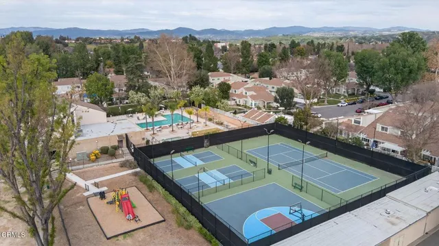 $549,500 | 25702 Vista Fairways Drive, Valencia, CA 91355